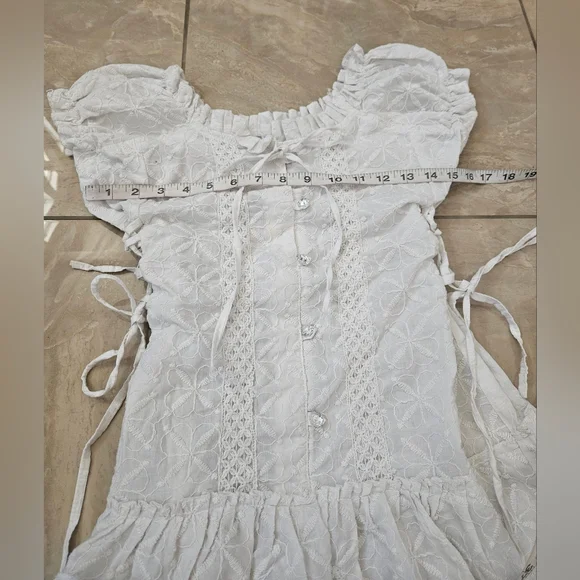 Elegant Cream Lace Women's Top Size Small - Picture 4 of 8